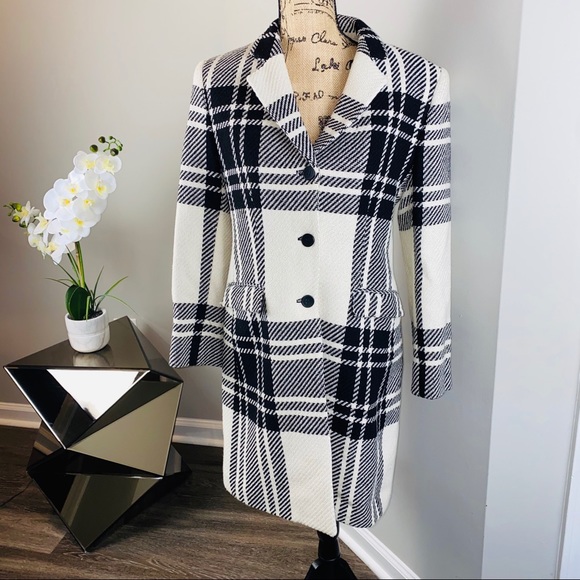 Jones New York Jackets & Blazers - Jones New York Coat Sz 6 plaid black and cream